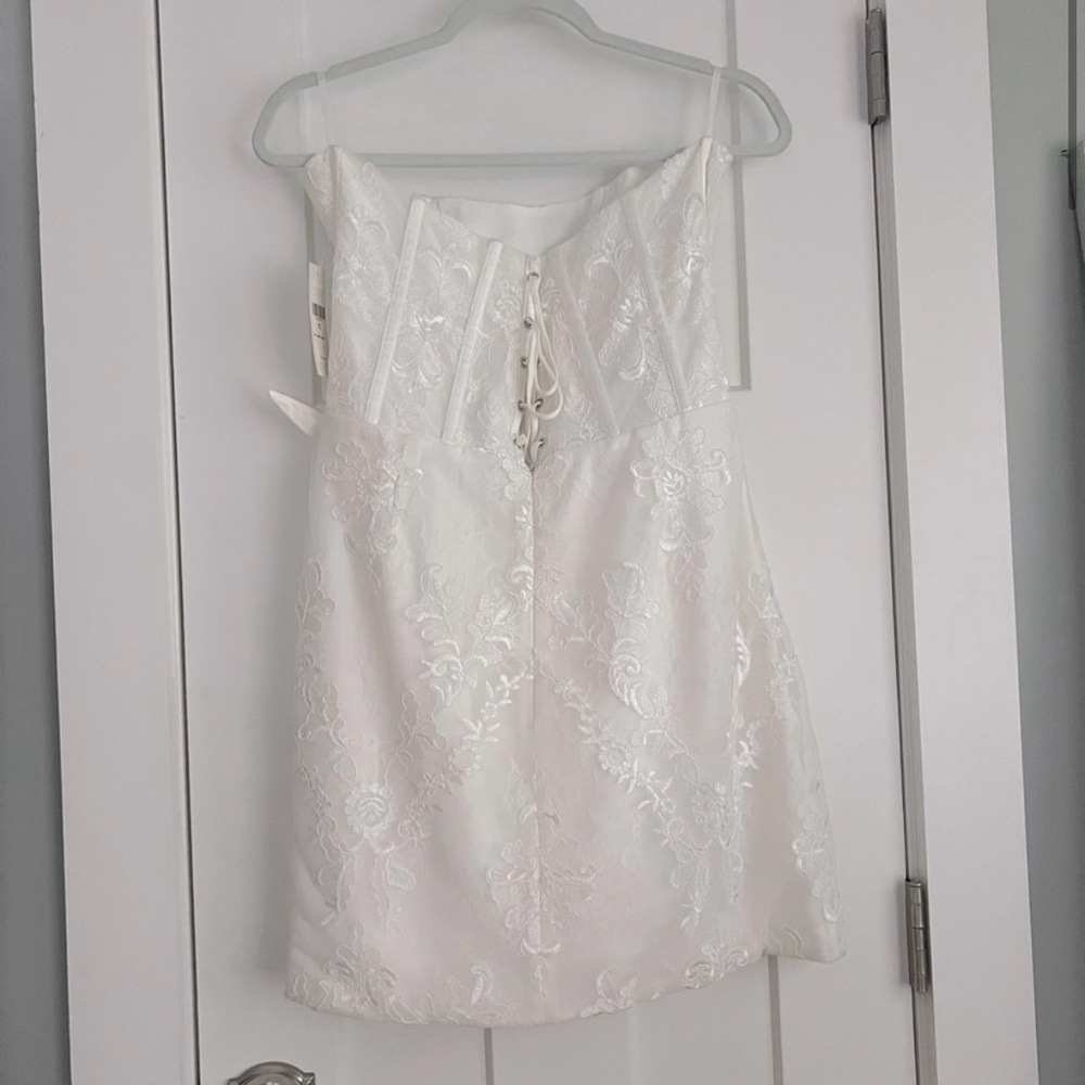 V. Chapman White Lace Wedding Dress - Picture 6 of 9